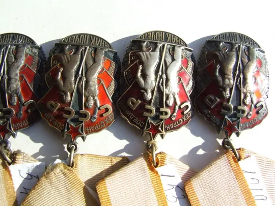 Орден ЗП- 6 шт. разновидность по годам №438335. 546814. 650633. 984142. 1219670. и 1536726 На торгах