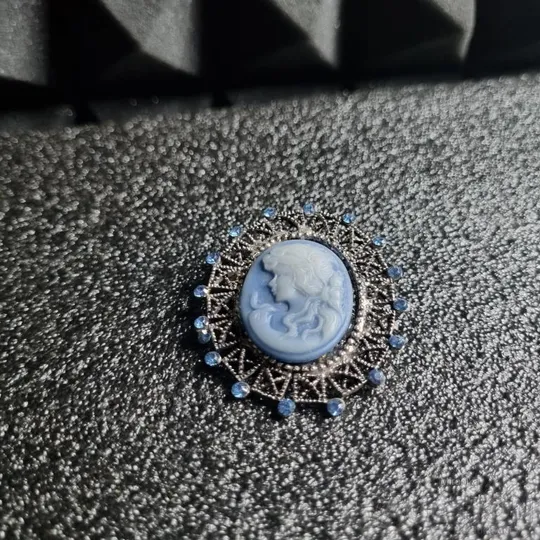 Брошь камея у вінтажному стилі Інтернет-аукціон