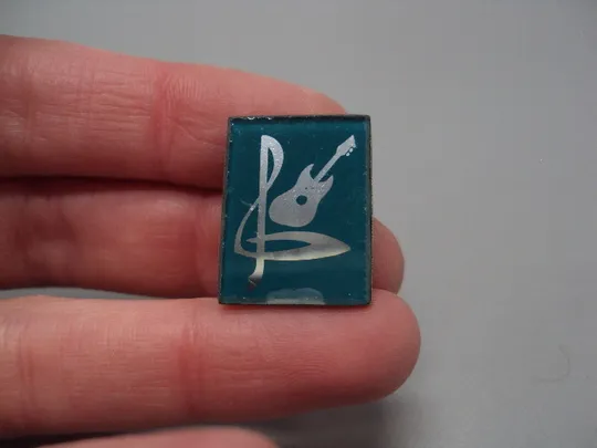 Купити Знак гитара музыка скрипичный ключ ссср фестиваль Авторская песня стекло №17108