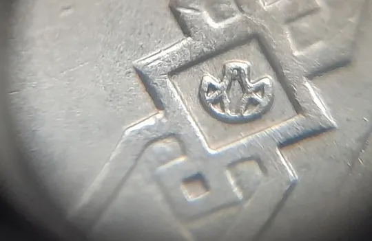 (5509) 1 гривня 2012 невелика викрошка у знаку монетного двору на аверсі (1 гривна 2012 брак) Продаж