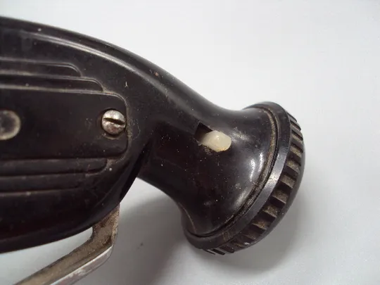 Ручной фонарик ЗИП жук ссср длина 13 см не рабочий (сломана 1 шестерня) №15667 Інтернет-аукціон