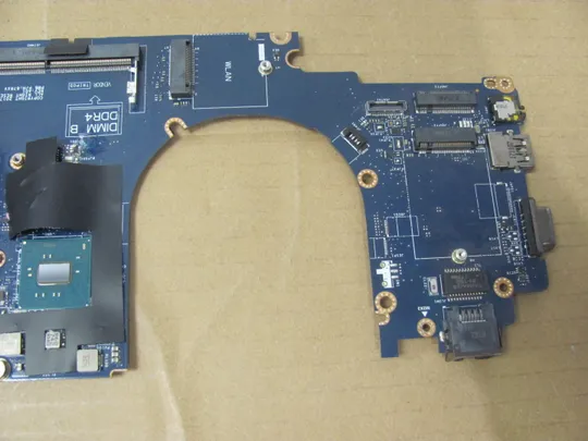 номер0178-25 материнська плата Mainboard Материнка Основна плата Системна плата Плата системи Laptop motherboard мамка ноутбучна плата SR32N i7-7820HQ CDP70 LA-E141P для Dell Latitude E5480 оригінал Продаж