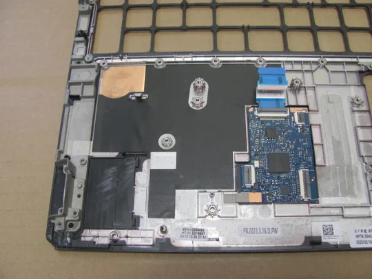 номер0978-3 корпус кришка палмрест корпус топкейс cover-C 02GKJD AP3MM000901 для Dell Precision 7670 7680  оригінал Характеристики