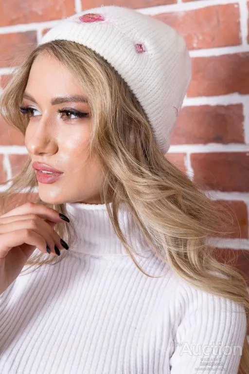 Женская шапка молочного цвета, со стразами, 167R7787 Ціна