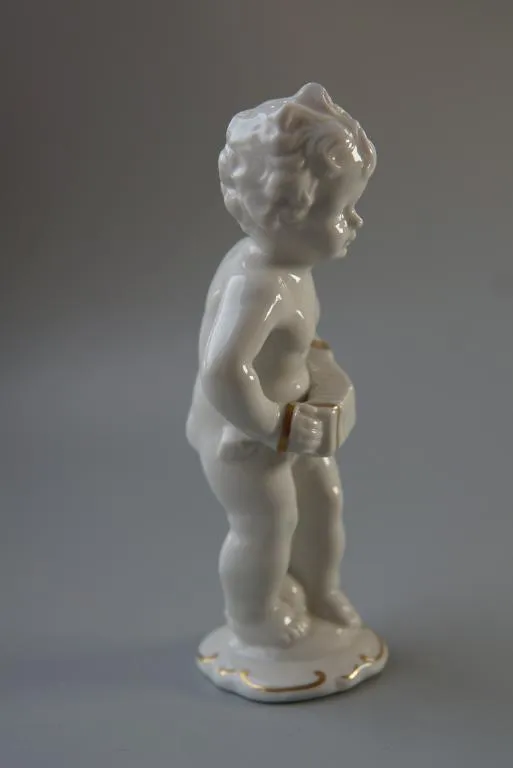 Фигура фарфор Каподимонте Италия путти мальчик с гармошкой клеймо корона N Capodiмonte 15,3см №10053 Інтернет-аукціон
