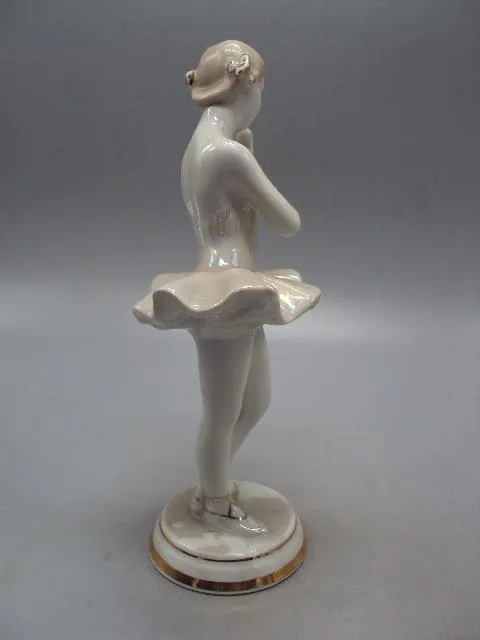 Фигура фарфор статуэтка ДФЗ Вербилки балерина с цветком девочка балет высота 21 см №14208 Характеристики