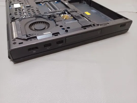 1038 DELL PRECISION M6800 core i7-4810MQ 4GB НІМЕЧЧИНА в Україні