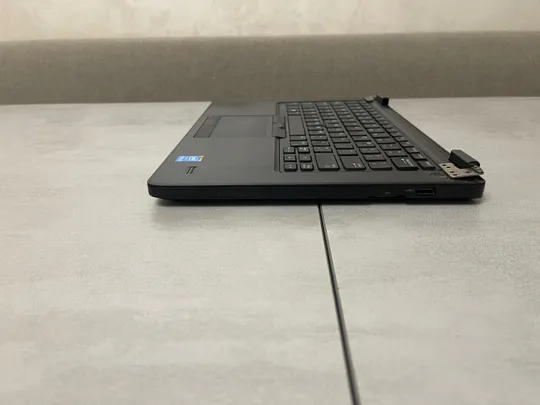 Dell Latitude E5450: корпус #ap13d000c00 #0T56G8 + материнська плата, не робоча, динаміки, охолодження та інше Інтернет-аукціон