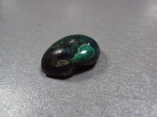 Купити Камень хризоколл зеленый на подложке для ювелирных изделий вес 3,6 г размер 8х20,5х16,5 мм №13274