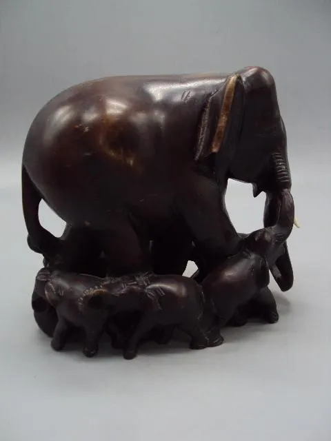 Фигура пластик слон слоны слониха и слонята высота 15,2 см тяжелые 1,7 кг №10544 Недорого