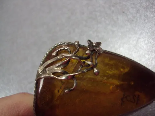 Бижутерия брошка брошь янтарь мельхиор цветок цветочек вес 14,73 г размер 5,4 х 3,2 см №11828 Продаж