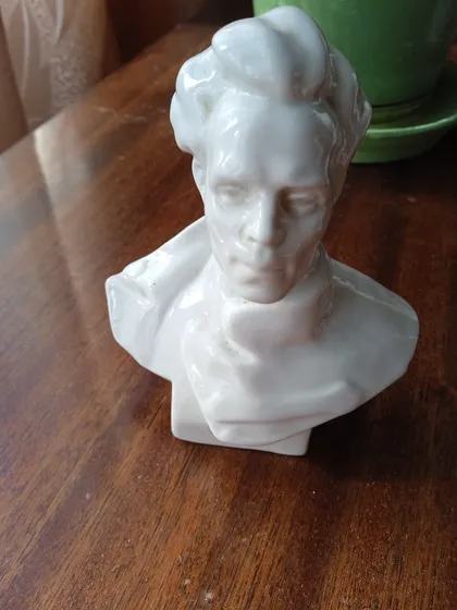 фото, Бюст Н. Островського