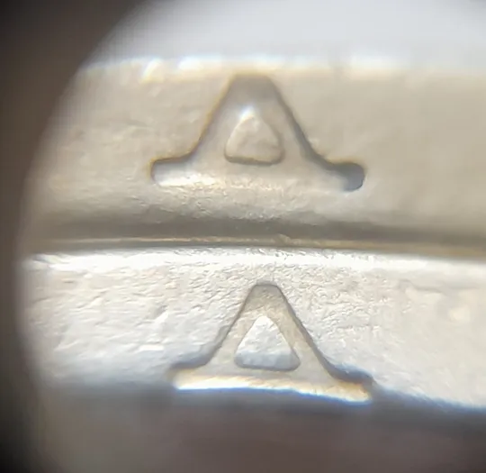 Купити (8213) 1 гривня 2010 1БА1, 1БА2 - 2 монети одним лотом (1 гривна 2010)