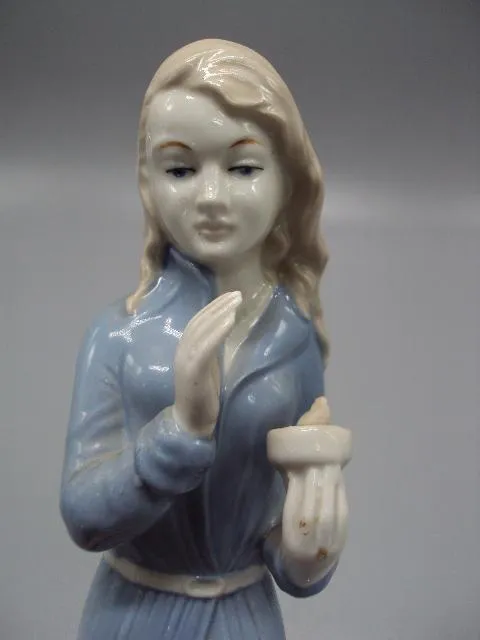 Фигура фарфор статуэтка Германия Липпельсдорф девушка с огнем держит факел в руках 25 см №14491 Недорого