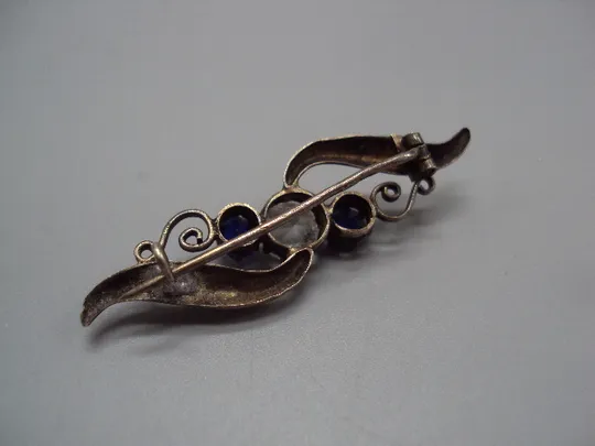 Брошка с белой и синими вставками брошь серебро вес 3,39 г 5,2 см (застежка плохо держит) №15801 Де купити