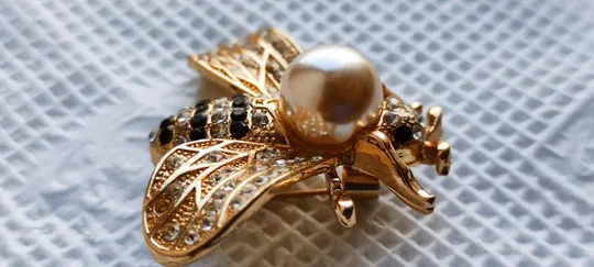 Забавная брошь в виде пчелы, женская брошь с НАСТОЯЩИМ жемчугом и стразами, MKT181 Де купити