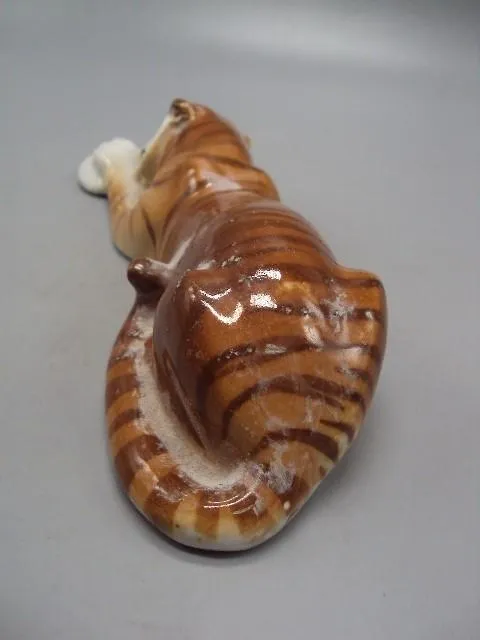 Купити Фигура фарфор статуэтка ЛФЗ тигр с мясом ест мясо высота 5,3 см, длина 20,4 см (есть трещина) №10573