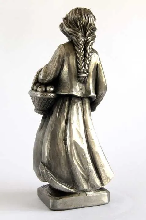 Статуетка Дівчина з кошиком та квіткою олово Німеччина Де купити