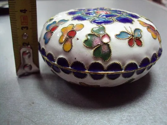 Шкатулка для украшений эмаль клуазоне с перегородками узор цветы высота 3,4см, диаметр 7,4см №13161 З аукціону