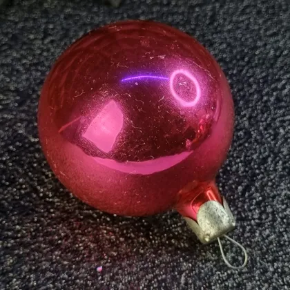 фото, Елочная игрушка «розово-малиновый шарик с металлическим креплением» (ссср)