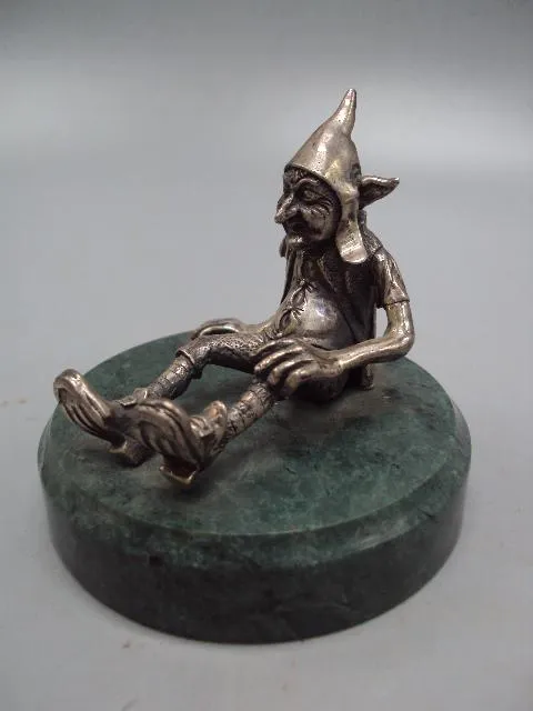 Фигура на подставке статуэтка гном сидит серебро 925 проба вес 486 г высота 7,8 см №14287 Інтернет-аукціон