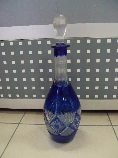 Графин хрусталь кобальтовое стекло высота 25,5 см, с крышкой 32,5 см (скол на крышке) №11579 Ціна