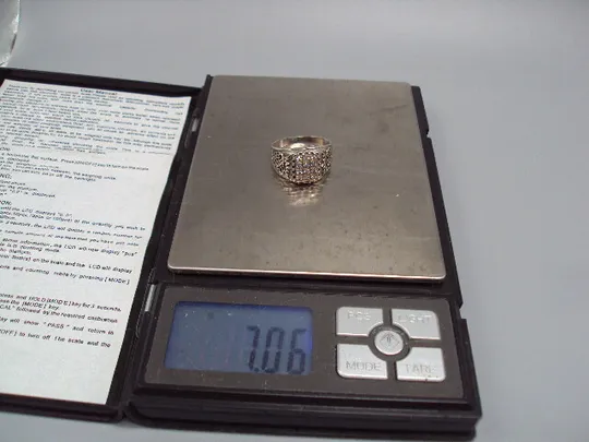 Кольцо белые вставки печатка корона печать серебро 925 проба Украина вес 7,06 г 21,5 размер №15449 Торговий майданчик