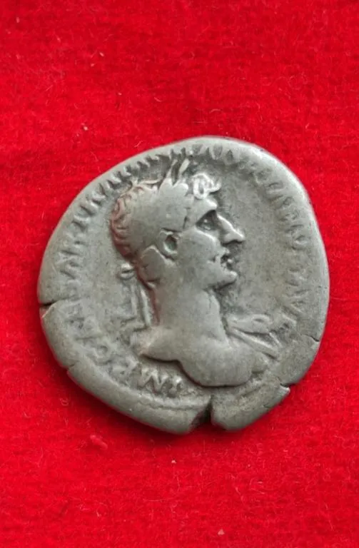 125 год н.э. денарий Счастливое возвращение, имп. Адриан, серебро tn324. Ціна
