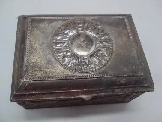 Шкатулка металл узор листья листочки размер 11,5 х 8,5 см №13164 Продаж