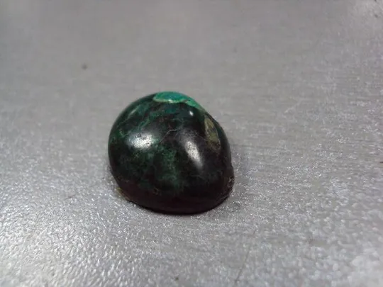 Камень хризоколл зеленый на подложке для ювелирных изделий вес 3,6 г размер 8х20,5х16,5 мм №13274 Продаж