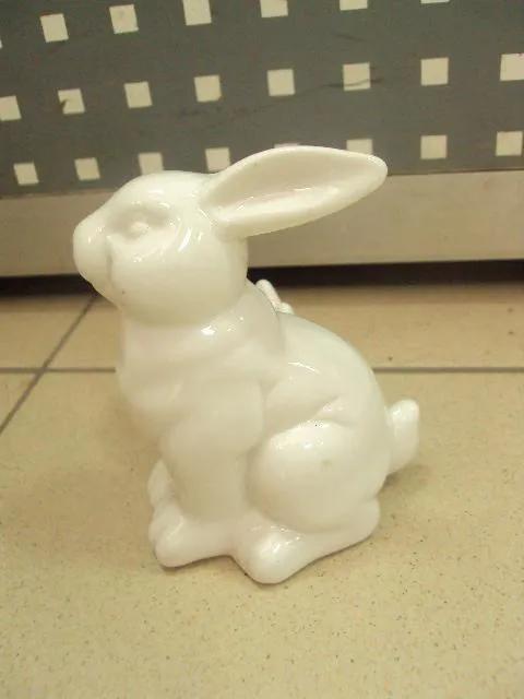 Фигура фарфор Европа статуэтка зайчик Пасха заяц и шкарлупа подставка под яйцо высота 12 см №15030 З аукціону