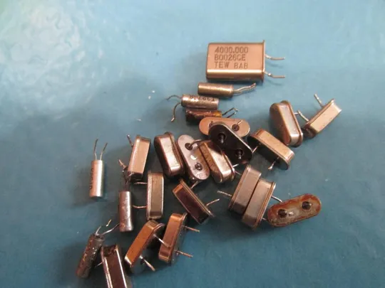 Кварцові резонатори  з  материнок Ціна