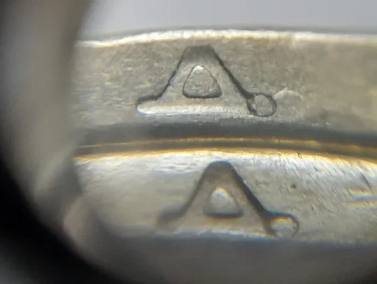 Купити (1270) 1 гривня 2005 викрошки у 'Д' слова ОДНА на гурті - 2 монети одним лотом (1 гривна 2005 брак)