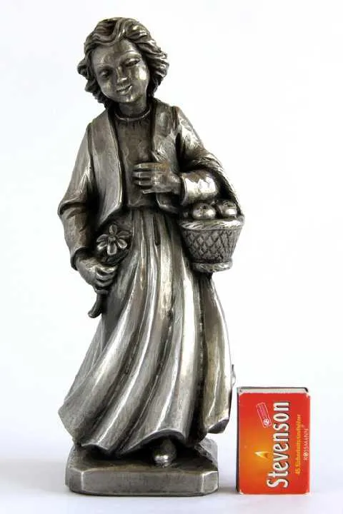 Статуетка Дівчина з кошиком та квіткою олово Німеччина Недорого