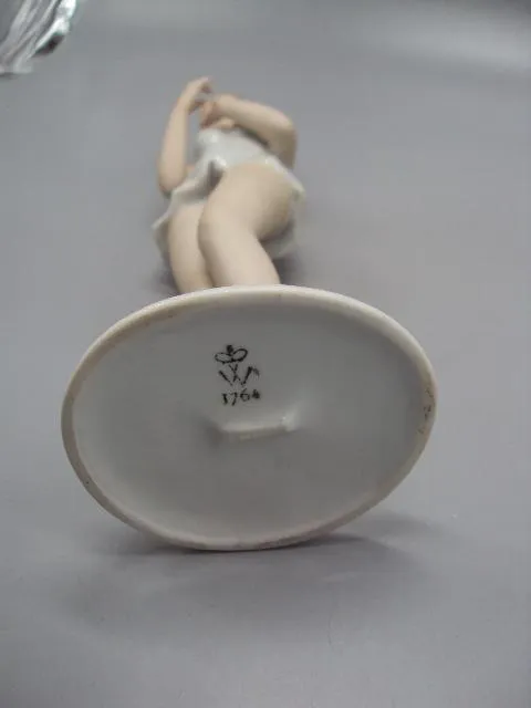 Фигура фарфор статуэтка Германия Wallendorf Валлендорф девушка в золотых тапочках утро 25,5см №14492 Характеристики