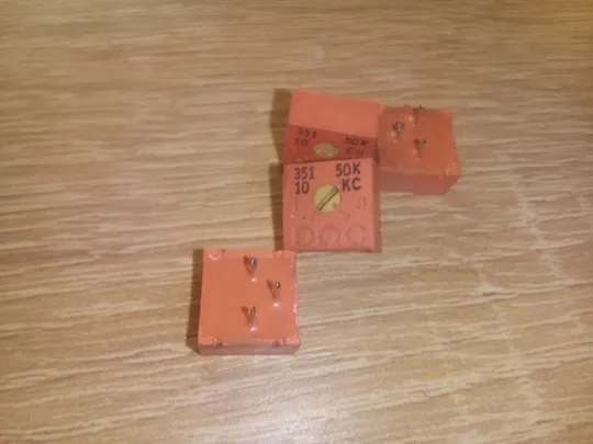Підстроєчні резистори (потенціометри) лот1 шт З аукціону