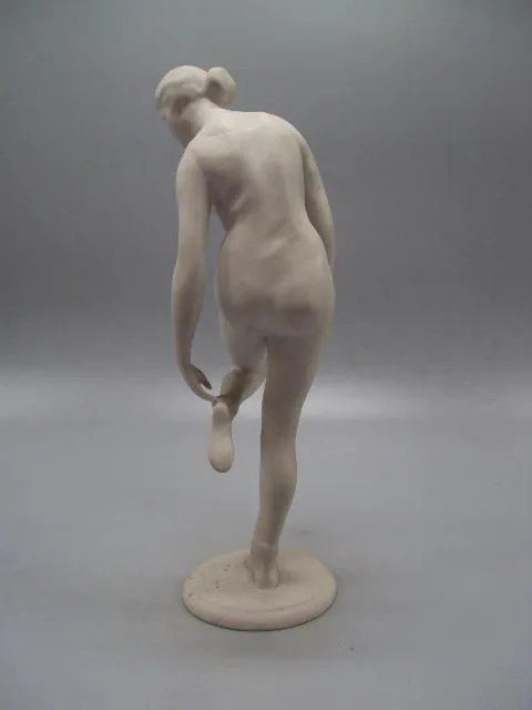 Фигура фарфор статуэтка Барановка девушка бисквит балерина гимнастка спортсменка высота 24,5 см №243 З аукціону