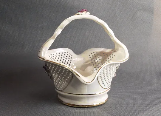 Ваза цукерниця з ручкою кошик прорізна стара радянська порцеляна Вживане Продаж