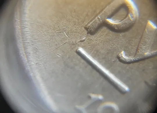 (7974) 1 рубль 1992 РФ, М, викрошки та розколи на реверсі та аверсі Продаж