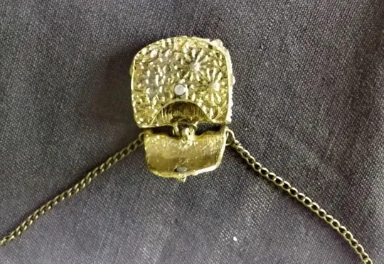 Колье кулон медальон подвес кошелёк бронза китайская бижутерия Де купити