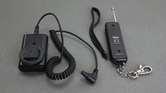 Vivitar VIV-RC-200-XSI Беспроводной спуск затвора для камер Canon EOS, Contax N 645, Pentax K, Samsu З аукціону