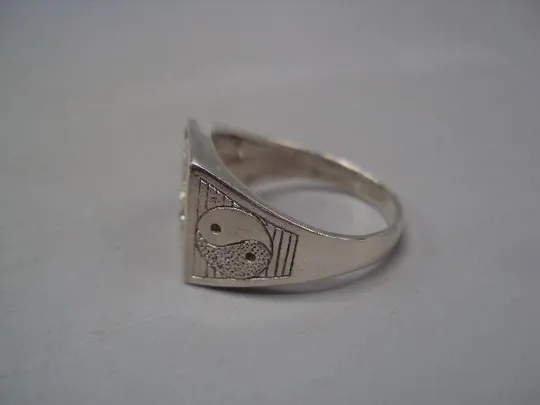 Мужской перстень кольцо печатка тигр Инь Янь гороскоп серебро Украина вес 5,48 г размер 20 №15135 З аукціону