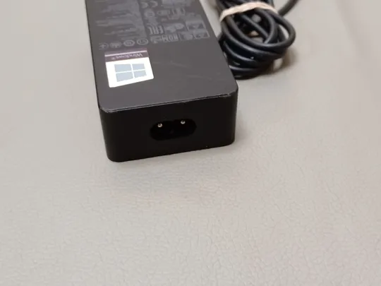 0615C  адаптер живлення MICROSOFT 1706 15V Продаж