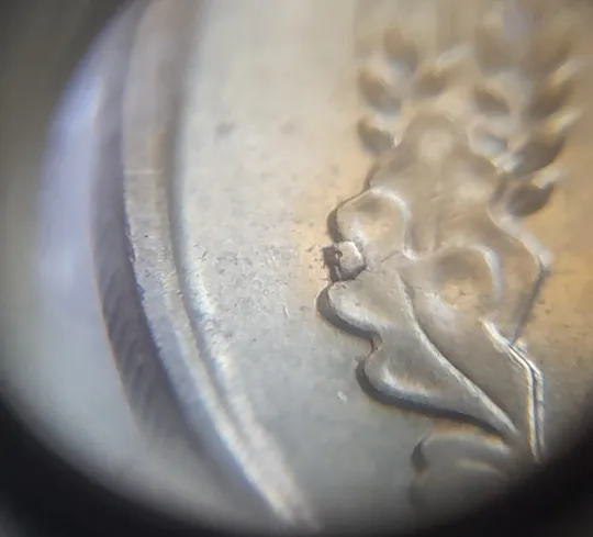 (7038) 10 копійок 2019 різновид викрошок і розколів на аверсі (10 копеек 2019 брак) Де купити