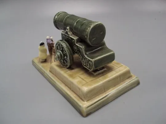 Фигура фарфор Конаково ЗиК царь пушка экскурсия к царь пушке размер 8х13,5х7,7 см склейка №92 З аукціону