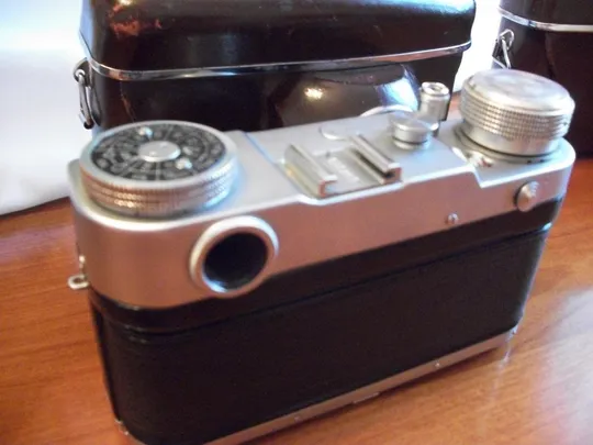 2-Два Фотоаппарат Ленинград , объектив Юпитер-8.  Футляры, ориг. крышки. Цена мин-такой сохранности Продаж