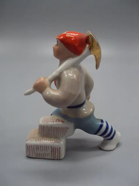 Фигура фарфор статуэтка Коростень субботник Буденовец с киркой революция 9,8 см под реставрацию №297 Продаж