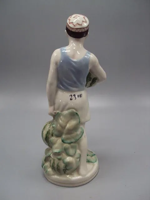 Фигура фарфор статуэтка Городница мальчик с арбузами узбек несет арбузы высота 22,5 см №14453 Недорого