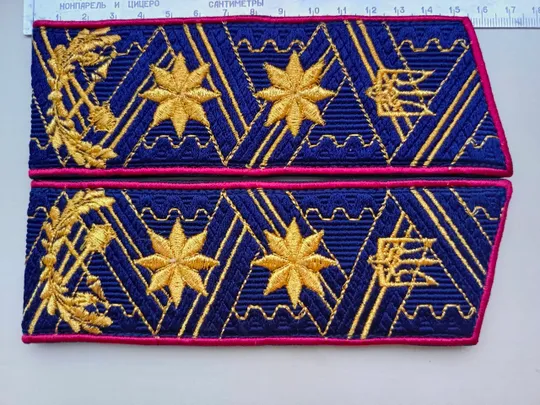 Погоны ГЕНЕРАЛ ЛЕЙТЕНАНТ, ОТЛИЧНОЕ СОСТОЯНИЕ, ПРОШИТ ЗОЛОТОЙ НИТКОЙ Ціна