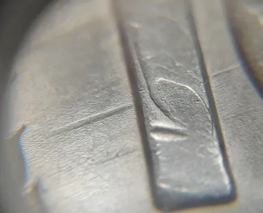 (6028) 10 рублей 1993 РФ ММД царапини штемпеля + розколи на аверсі та реверсі (брак) Продаж